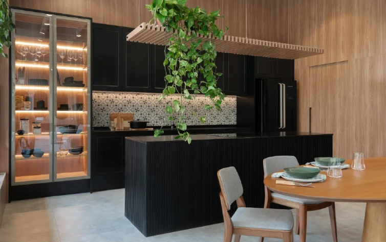 O uso de móveis funcionais e criatividade é essencial no planejamento de um loft - Foto Roberta Gewehr